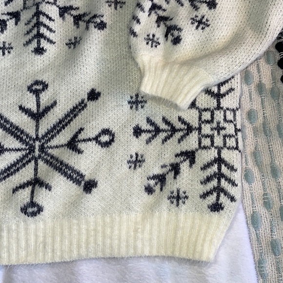 Shein Jacquard-Knot Snowflake Sweater - Small - Picture 3 of 5